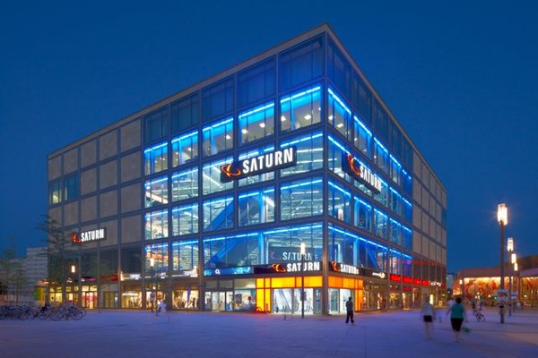 A loja Saturn com seus quatro andares na Alexanderplatz (Fonte: Yelp)