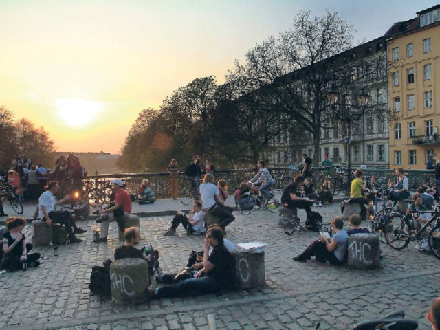 Depois do Cocolo, por que não caminhar até a bela Admiralbrücke e apreciar a bela paisagem? (Foto: Tagesspiegel)