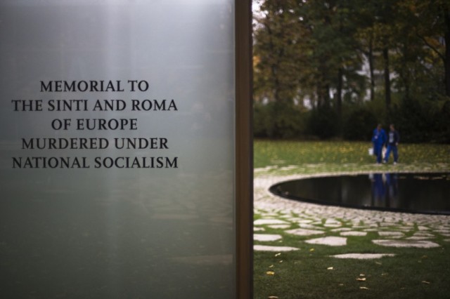 Entrada do Memorial aos Ciganos, no Parque Tiergarten (Fonte: Sueddeutsche Zeitung)
