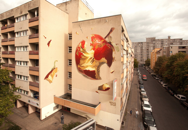 Os artistas Onur & Wes21 pintam em Kreuzberg os "Doces Pecados" (Fonte: Fundação Berliner Leben)
